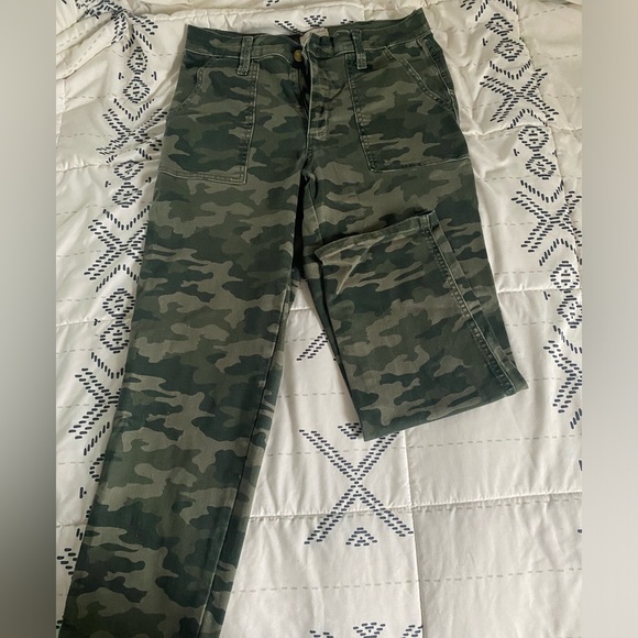 Universal Thread Green Straight Leg Pants - Picture 1 of 3